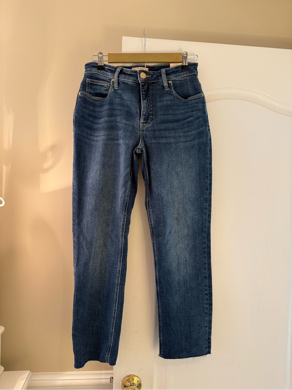 Kut from the Kloth Mid-Rise Straight Leg Jeans in Dark Indigo